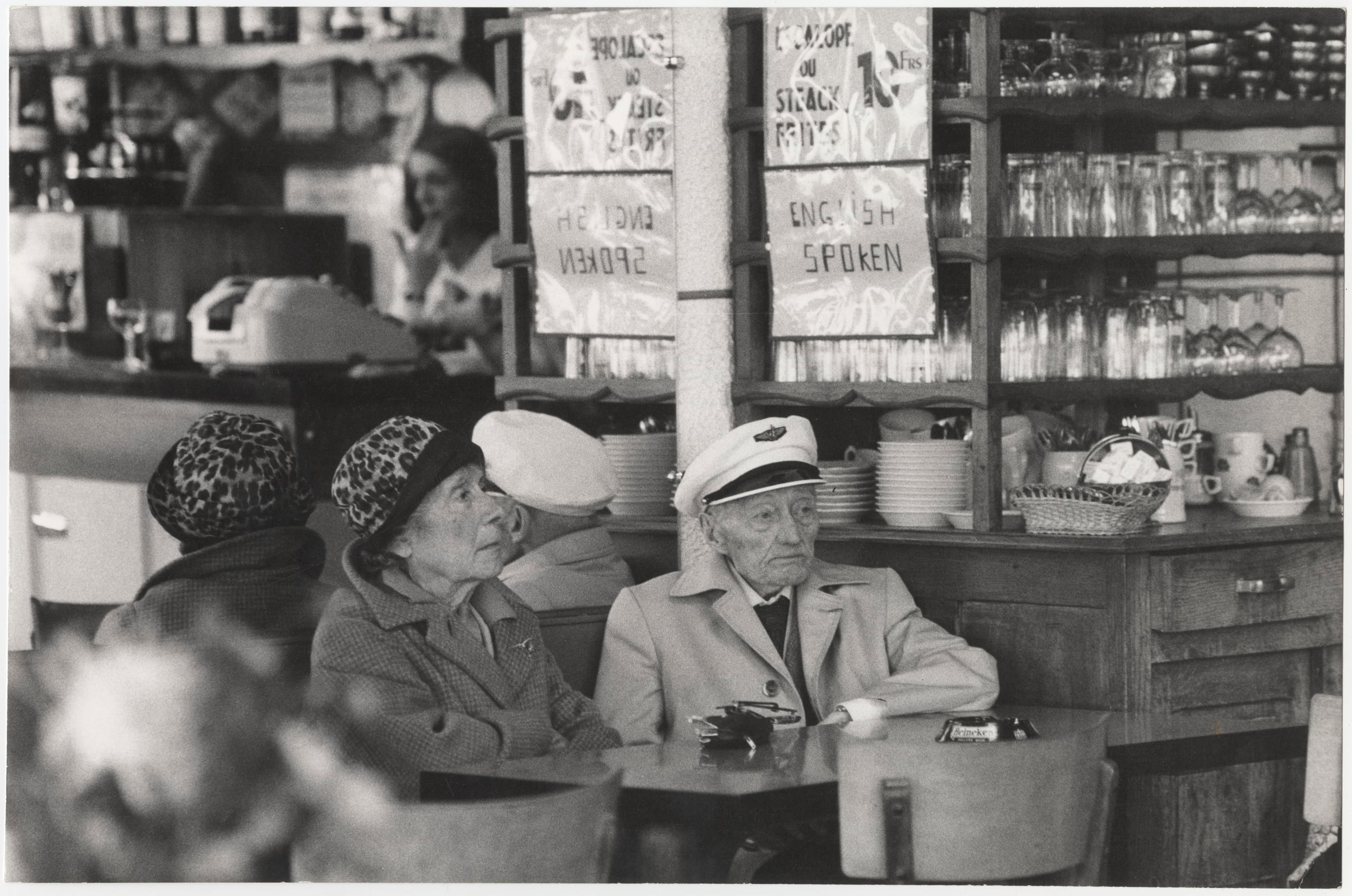 Francia, interno di un caffè di Deauville, Gianni Berengo Gardin, 1975