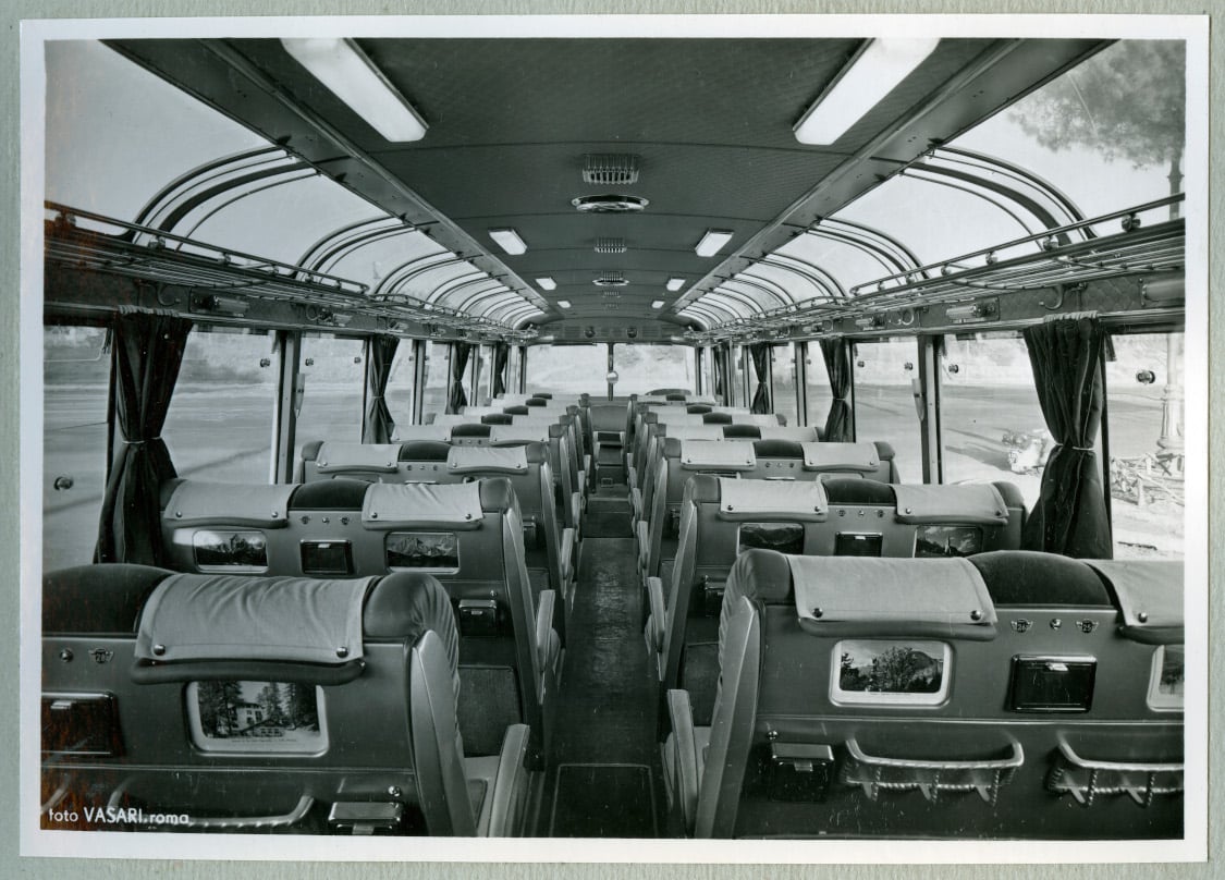 Interno di autopulman Europabus della C.I.A.T., 1954