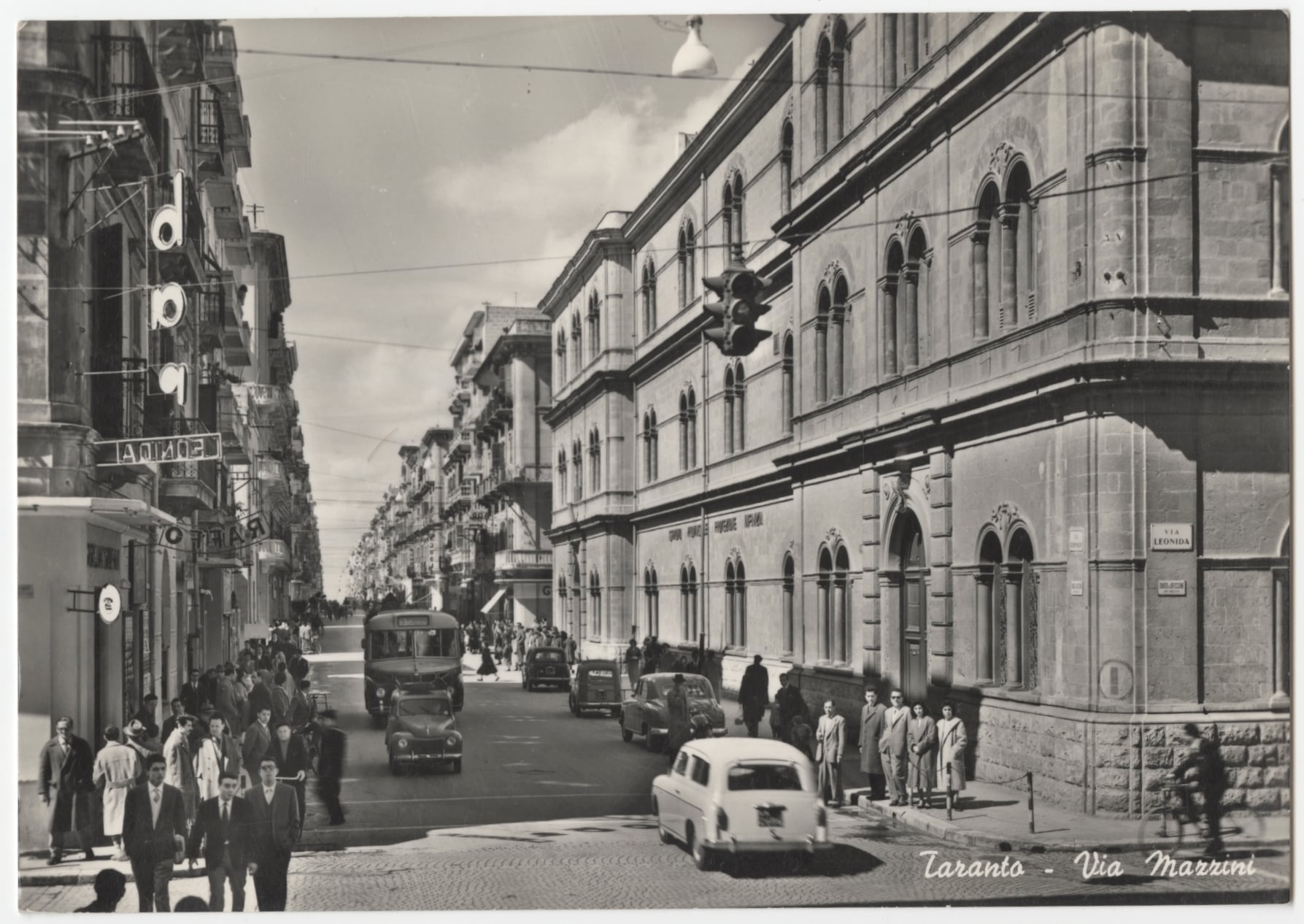 Via Mazzini a Taranto, cartolina spedita nel luglio 1962